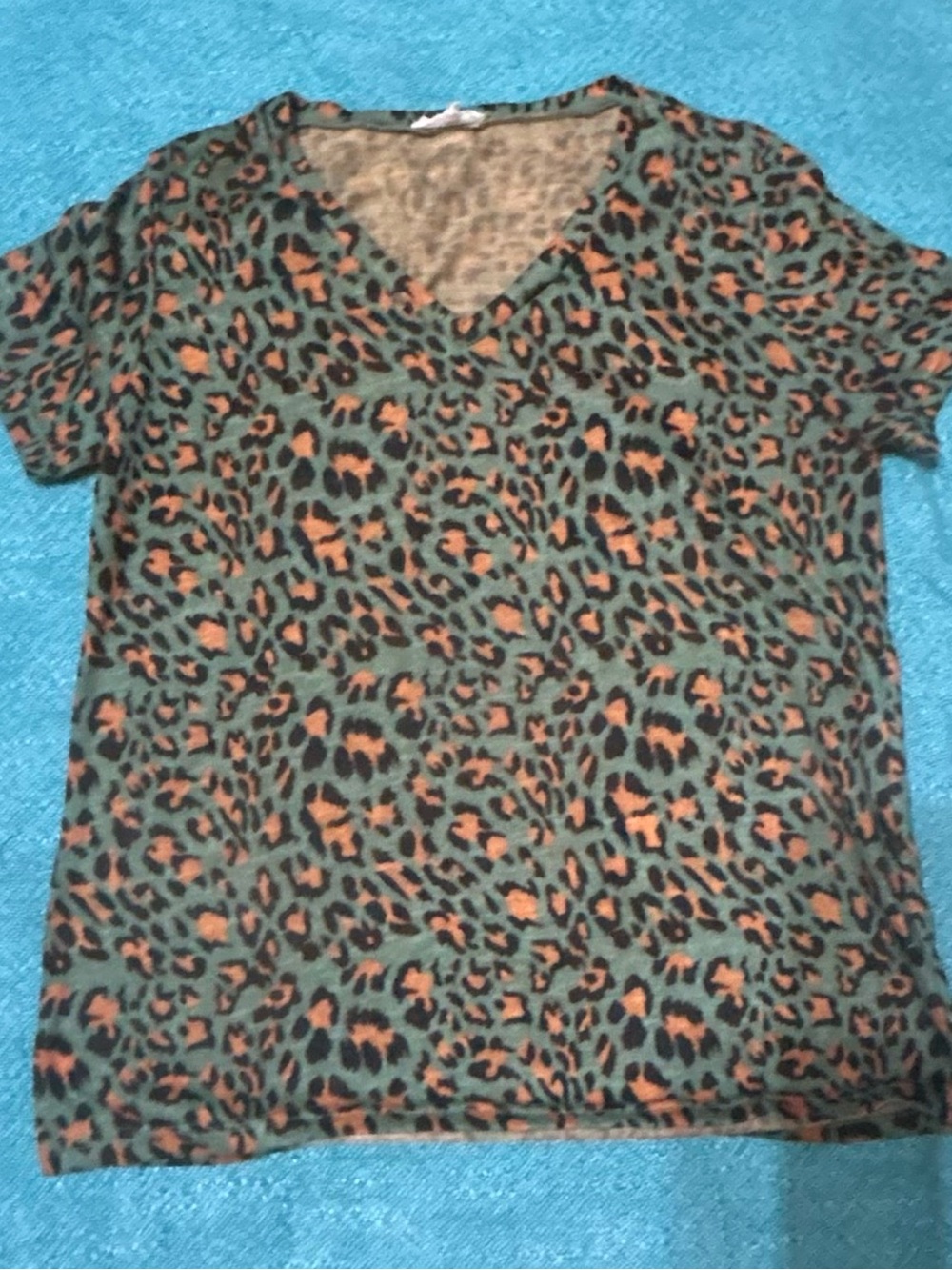 LA MIEL Green and Orange Leopard Print V-Neck Top Size Medium